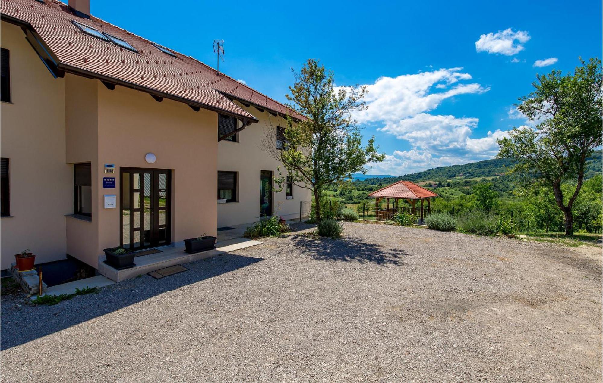 1 Bedroom Beautiful Apartment In Rakovica Exterior foto